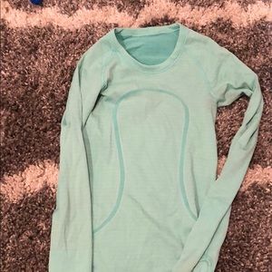 Lululemon long sleeve shirt